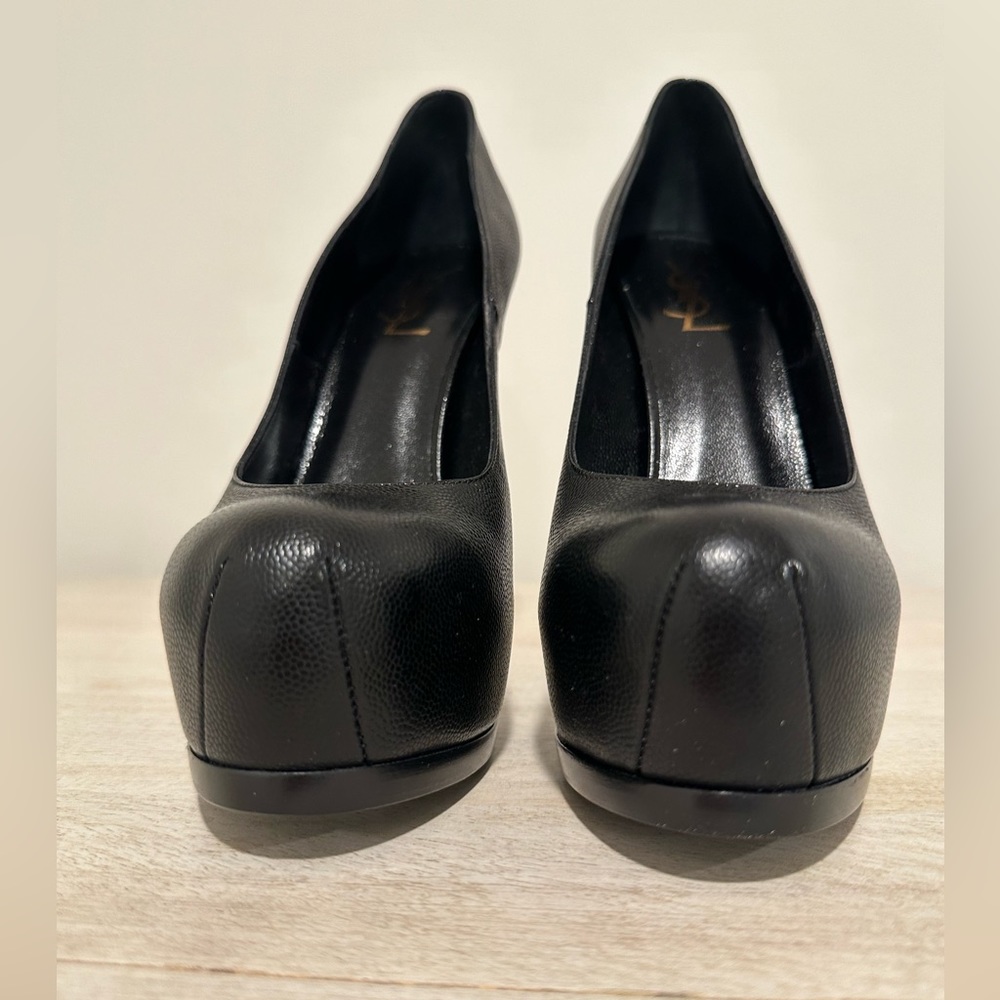 High Heels - Picture 4 of 11